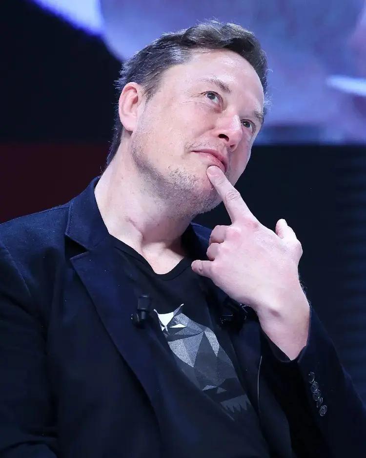 马斯克凭嘛拿万亿薪酬？股东们又不傻，凭啥高票通过这么夸张的方案？咱今儿就唠唠这背