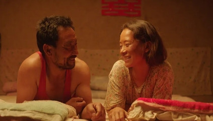 在拍摄电影《隐入尘烟》时，导演想邀请李立群来出演男一号，但李立群看完剧本后却拒绝