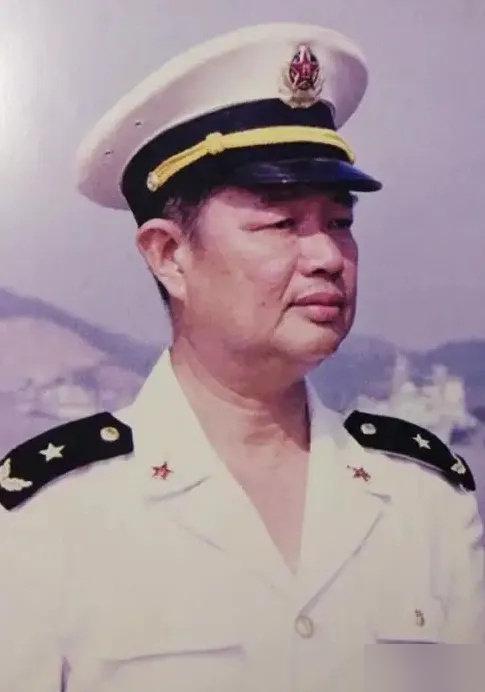 英勇反击！1988年多亏了当年陈伟文将军没有退缩，果断还击，打沉了越南3艘军舰，