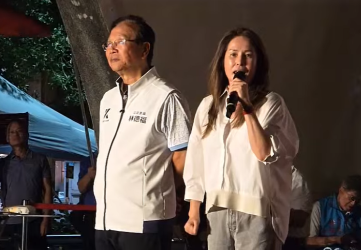 高金素梅竟然60岁了看到高金素梅今晚（18日）出席新北蓝委林德福的反罢免晚会
