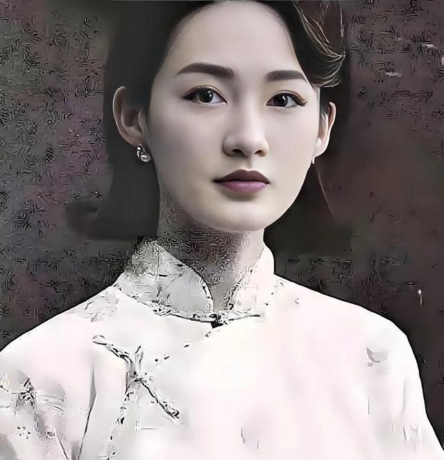 1919年，军官陈济棠看上了戏子莫秀英，得知她身上有两处特别，认为她旺夫益子，赶