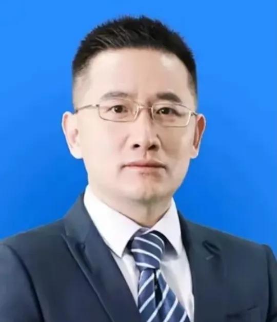 谁能想到，湖南人民医院这波“火出圈”，竟跟学术成就无关？50岁的副院长祖雄