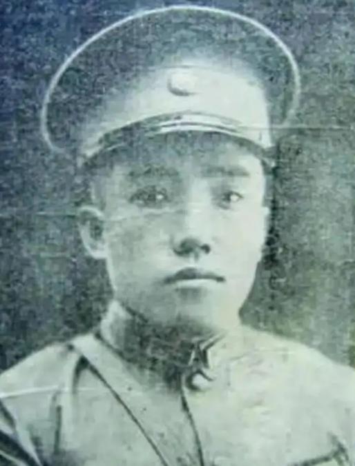 抗战时期，山东军阀刘珍年受蒋介石邀约前往南京参加酒席。席间，他瞧见国民党官员们大