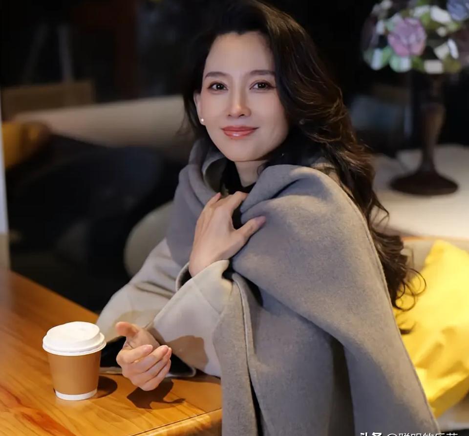 别再骂汪峰花心了，他段位比你想的高太多！这哪是“渣”，这分明是教科书级别的“阳