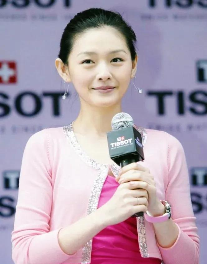 记者问婚后的大s：“适应北京的生活了吗？”大s说：“我现在厨艺精湛，俏江南的厨师