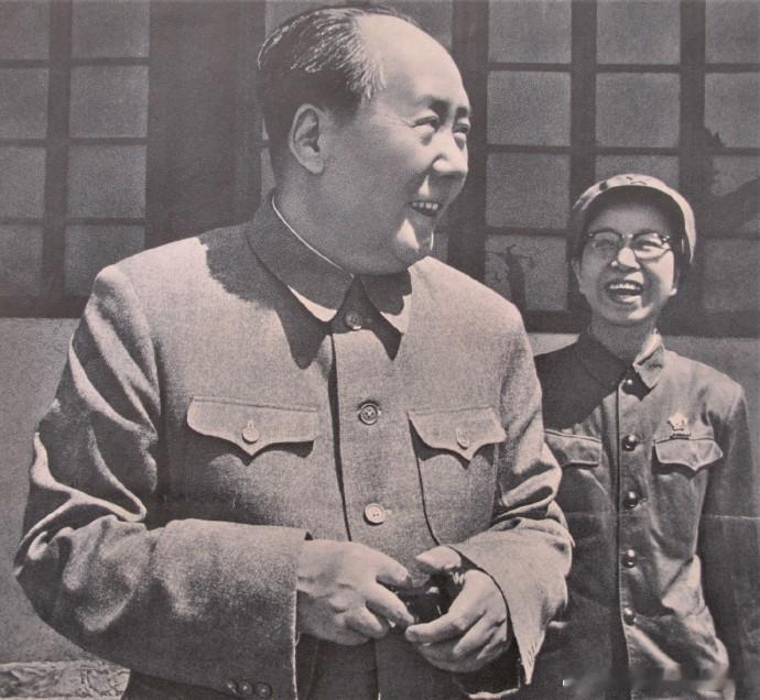 1967年毛泽东在延安文艺座谈会上讲话