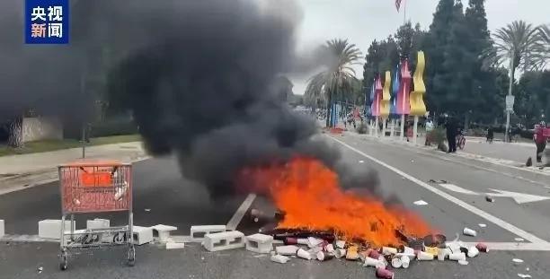 你没看错，这不是在乌克兰，也不是在加沙，而是在被誉为灯塔国的美国加利福尼亚州洛杉