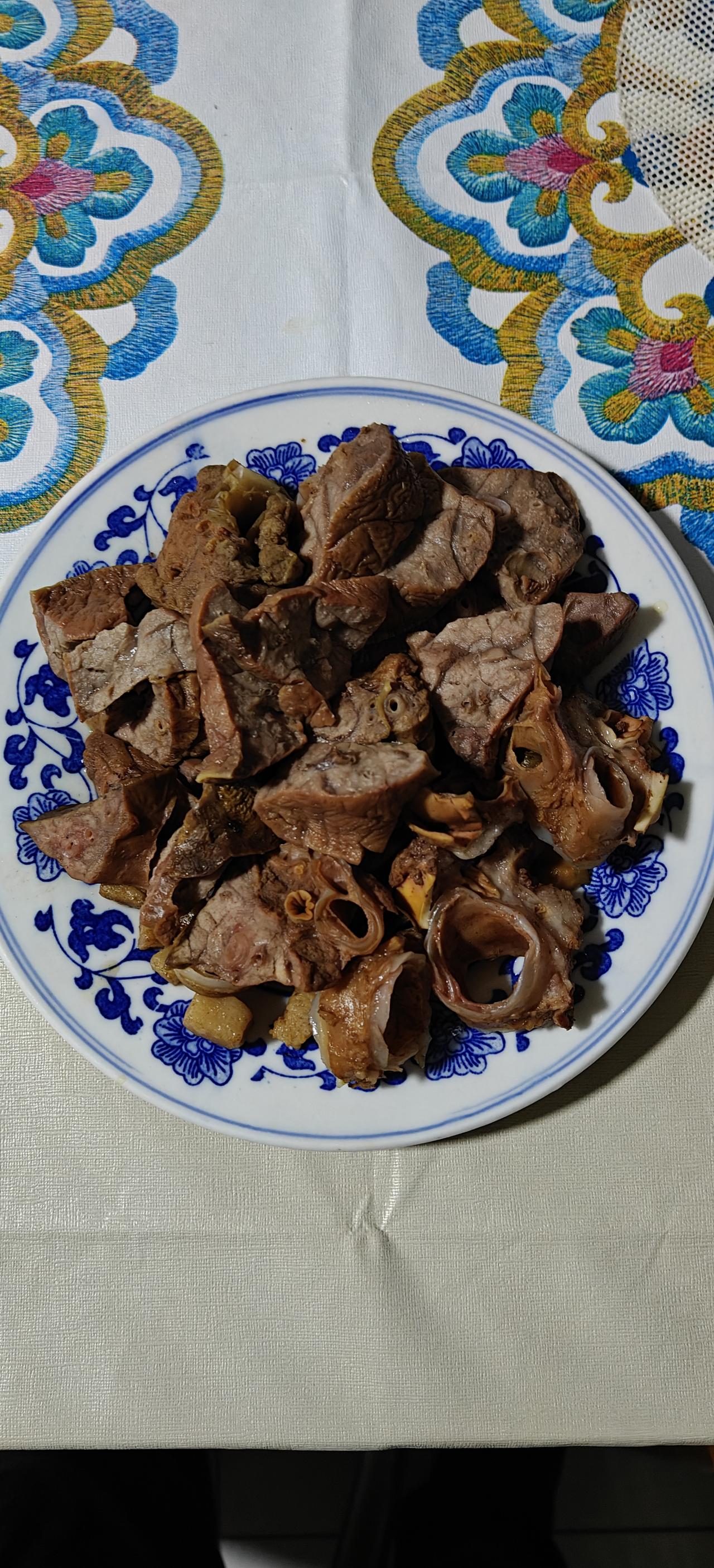 在今天人们的眼里，特别是外地人的印象中，一说起稻香村来首先想到的就是糕点二字。其