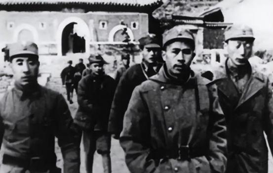 1942年延安，保卫部抓了个军统特务。常人看来，关押审问是标配。但保卫部长陈泊却