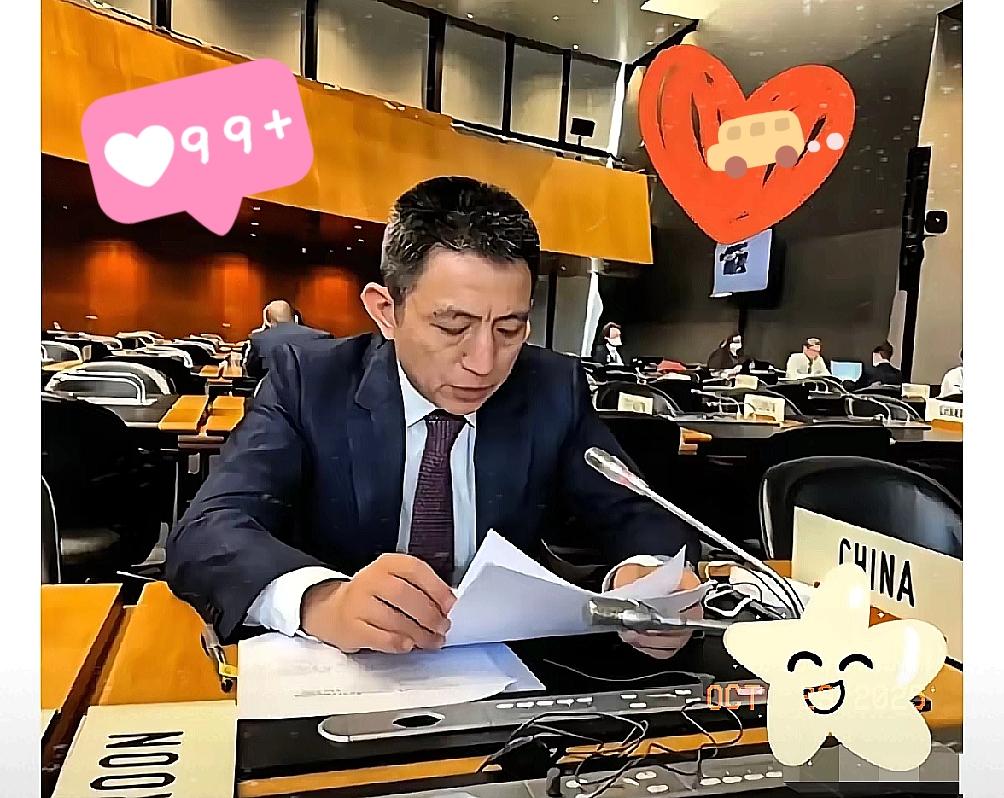 贝森特和李成钢根本不是一个级别的。​贝森特早期是商人出身，本身就注重利益，这倒