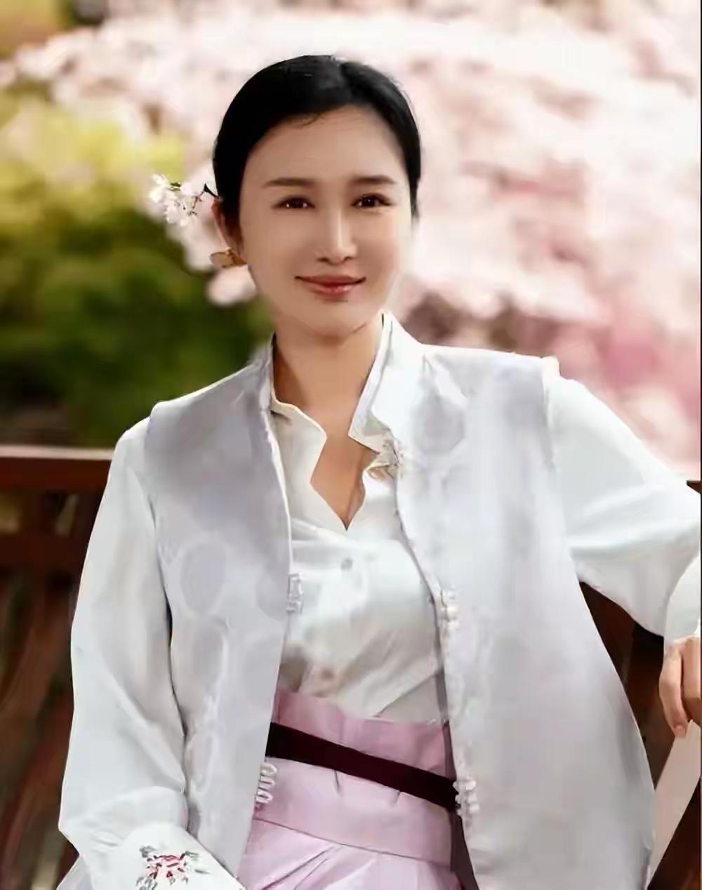 听说这个女的准备五胎了，真的不理解这个女人生那么多娃干啥子。已经四个娃了，还要生