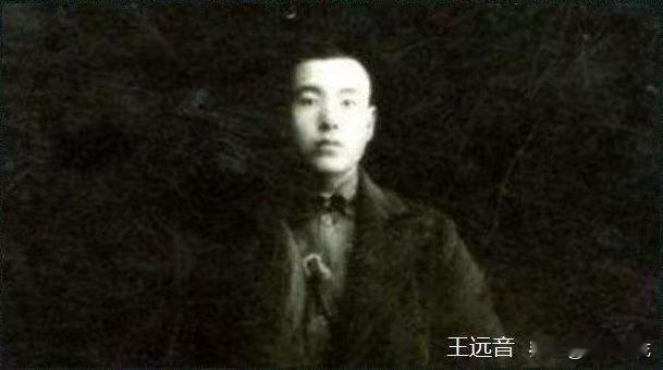 1942年，八路军司令员常德善身中27枪，政委王远音举枪自尽，两人倒在了一起，而