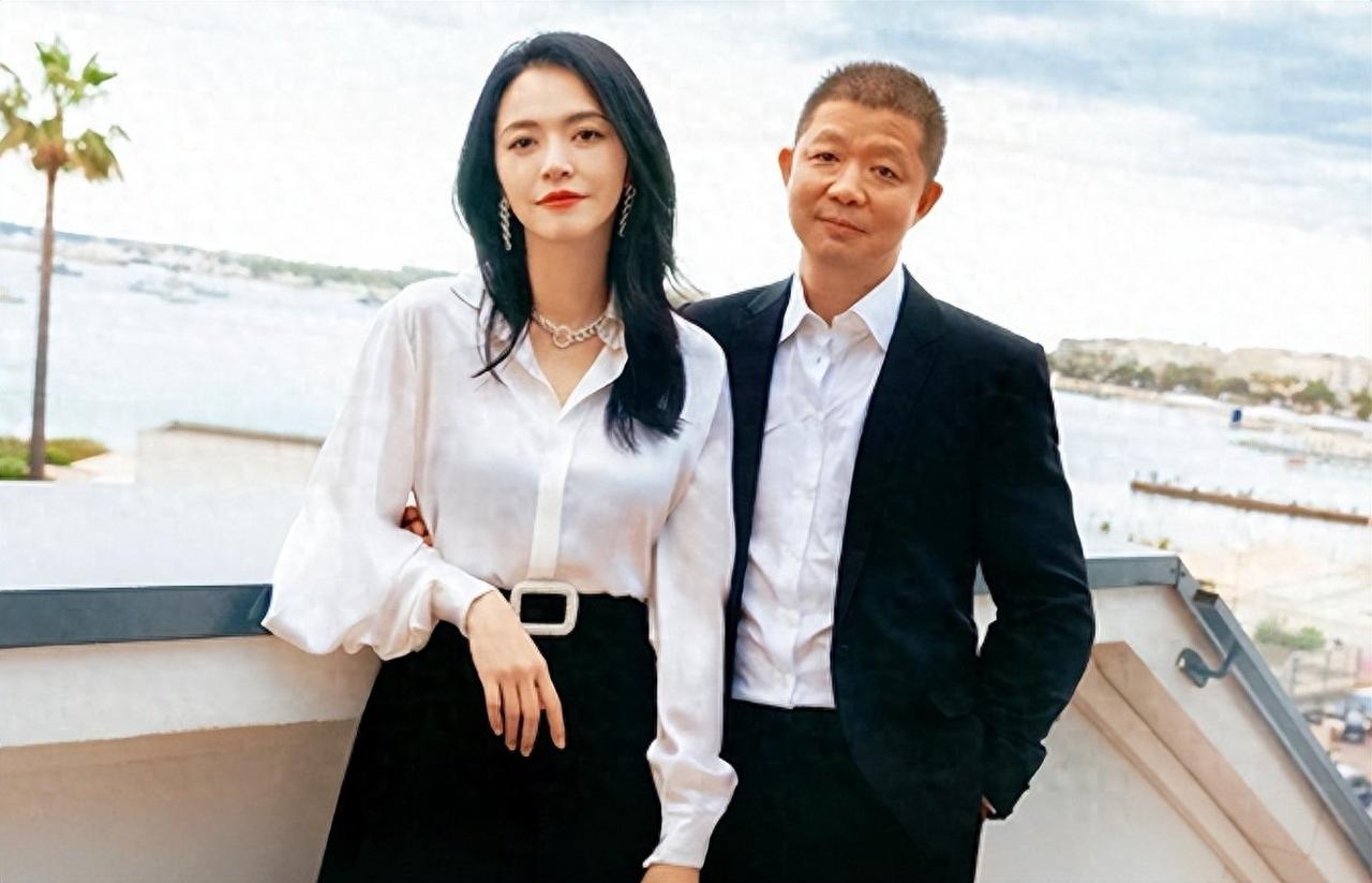 看过一次他们的综艺，相信凌潇肃和唐一菲，俩人都不是有心机的人。 两段婚姻都在