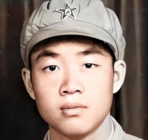 15岁新兵手痒开炮炸翻美军弹药库：违纪立功两难全，团长拍板'奖照给禁闭关'！