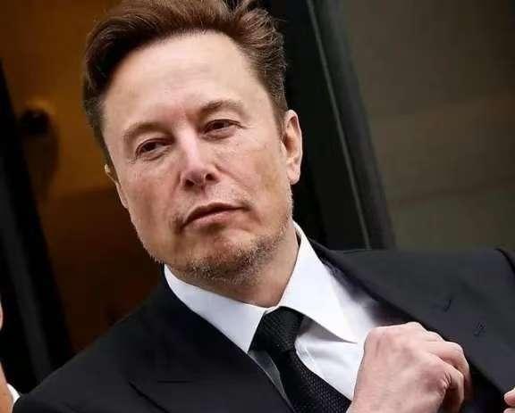 美国被彻底震慑？外国记者问：“美国拥有的核弹头可以摧毁世界1000次，难道中国人