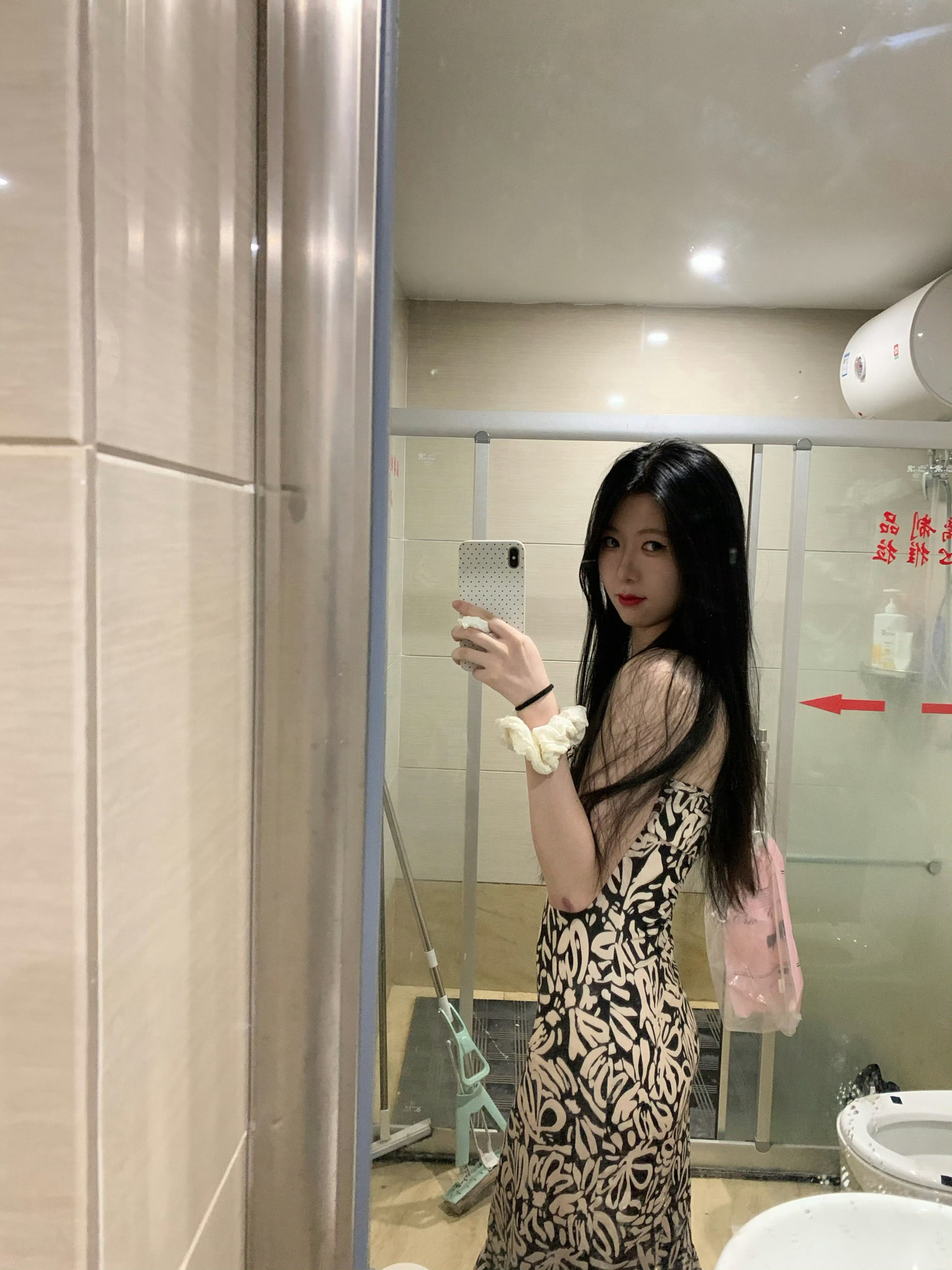 新买的裙子，好看吗？​​​