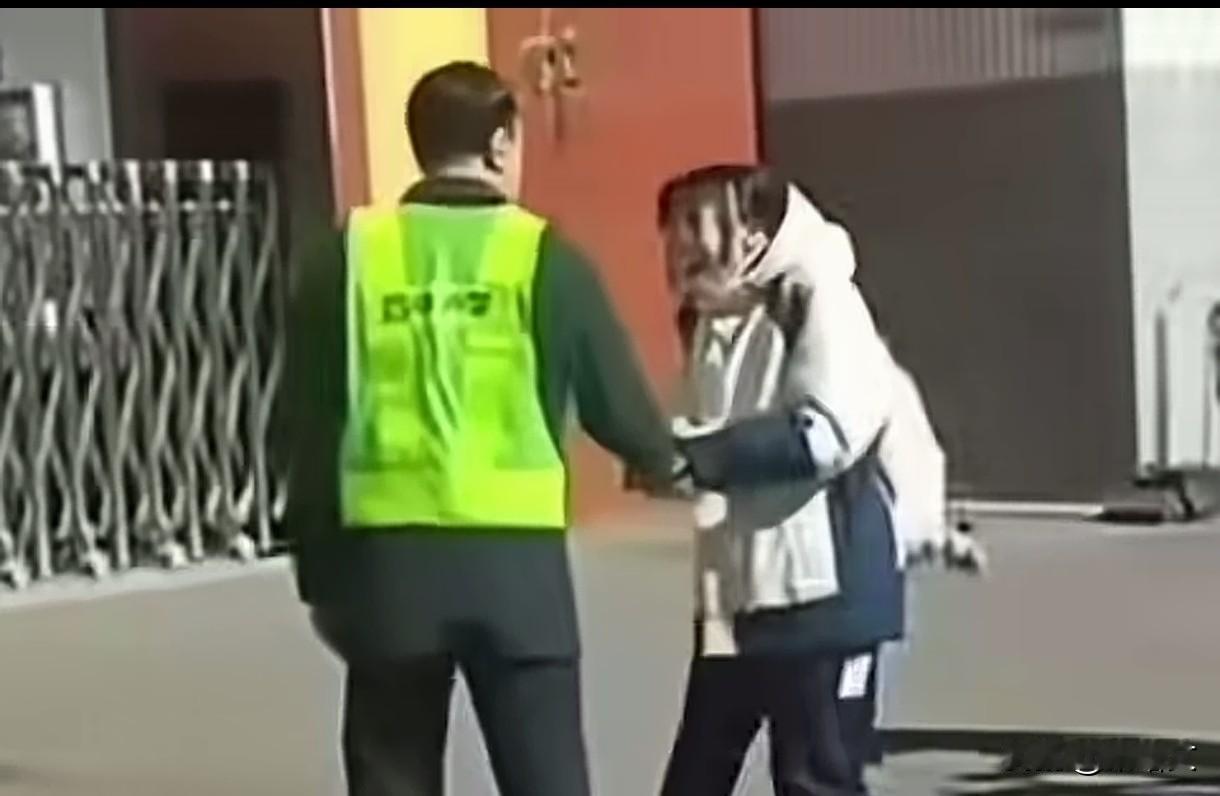 一根淀粉肠引发的风波！大同四中回应了，网友咋还不买账大同四中最近因为一根淀