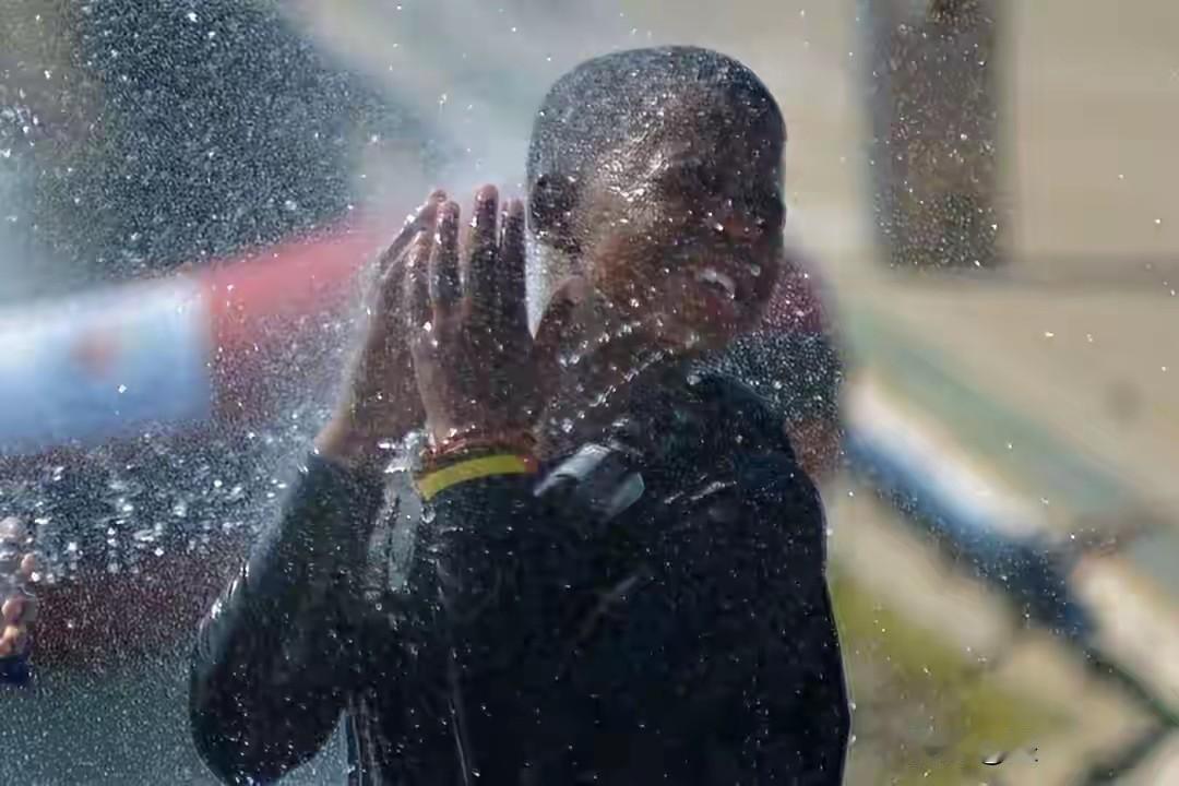 太离谱，印度高温已超50°，很多人都在说气候的原因，但忽略了一个关键原因。世界