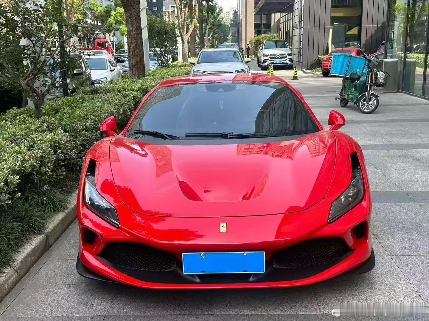 法拉利F8，红红配色，带赛道座椅​​​