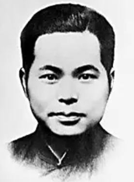 1948年，辽沈战役，国民党输得一败涂地。蒋介石坐在南京官邸，盯着战报，手都