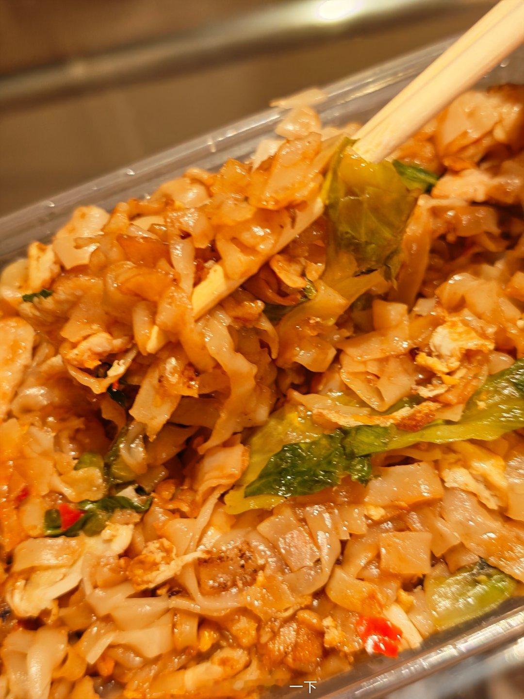 晚安朋友们，今晚小鹏发布会没吃饭，饿到现在，点了份河粉，味道还不错