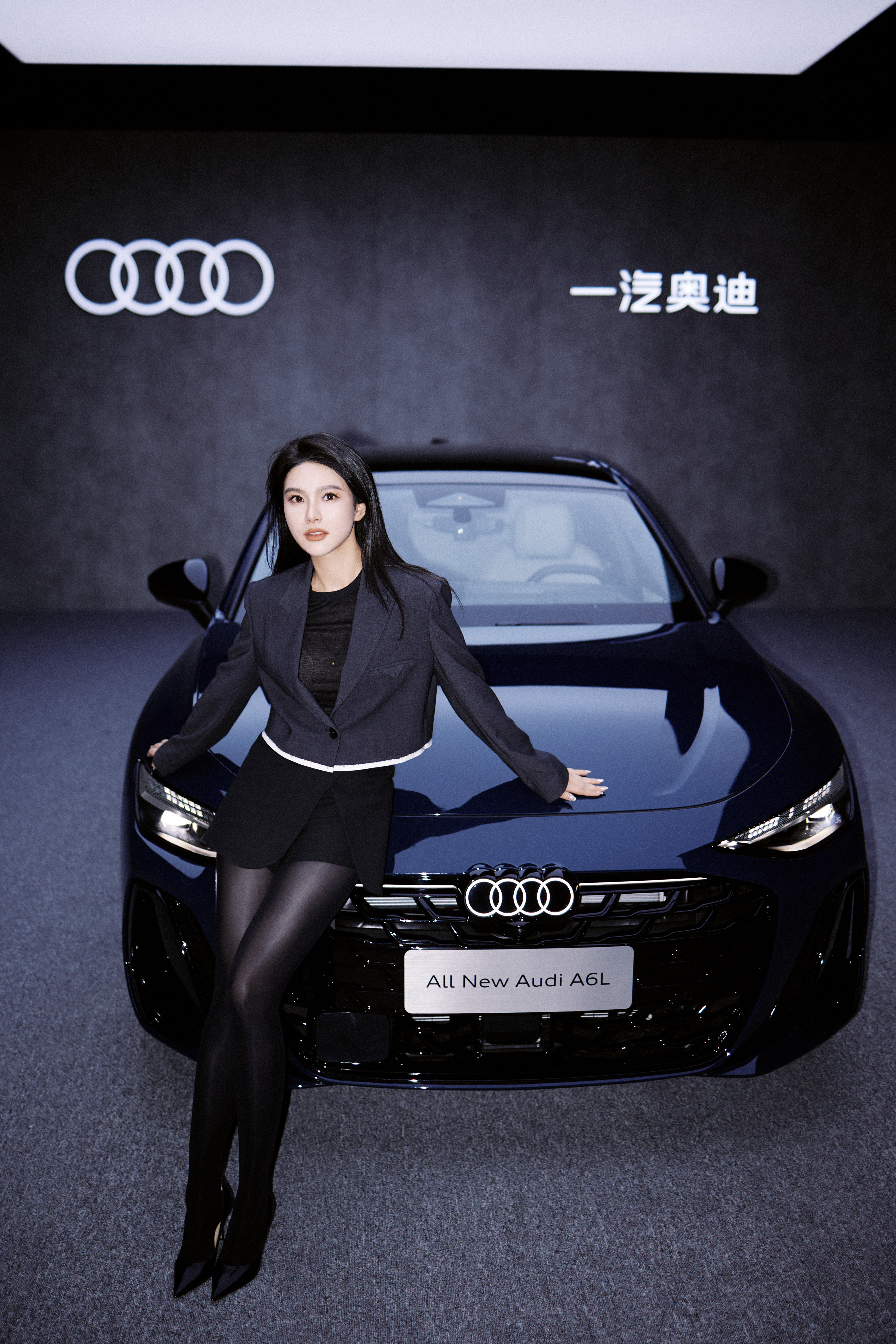 人，进来。向左滑全新奥迪A6L