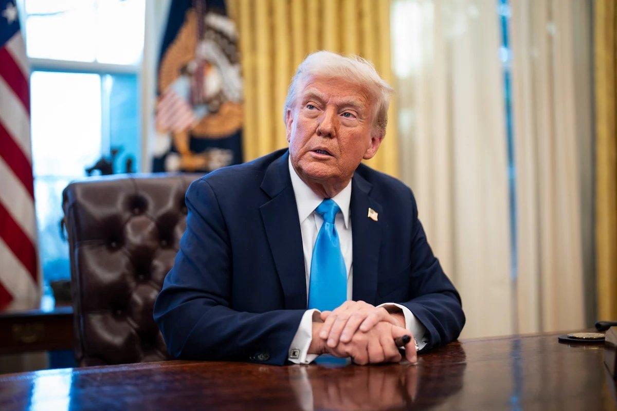 联合早报今天报道：“美国总统特朗普星期五（1月30日）在《华尔街日报》发表署名文