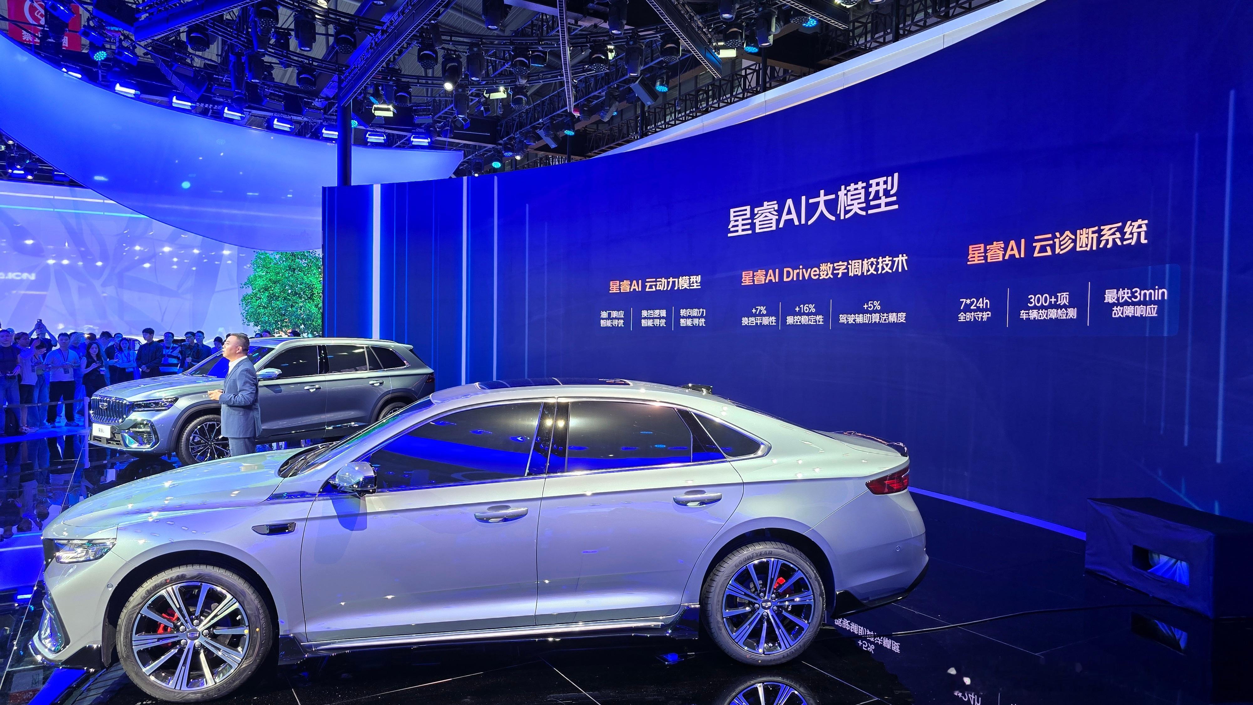 吉利全新的东方曜在成都车展正式亮相了，这也是本次成都车站为数不多的全新燃油车，讲