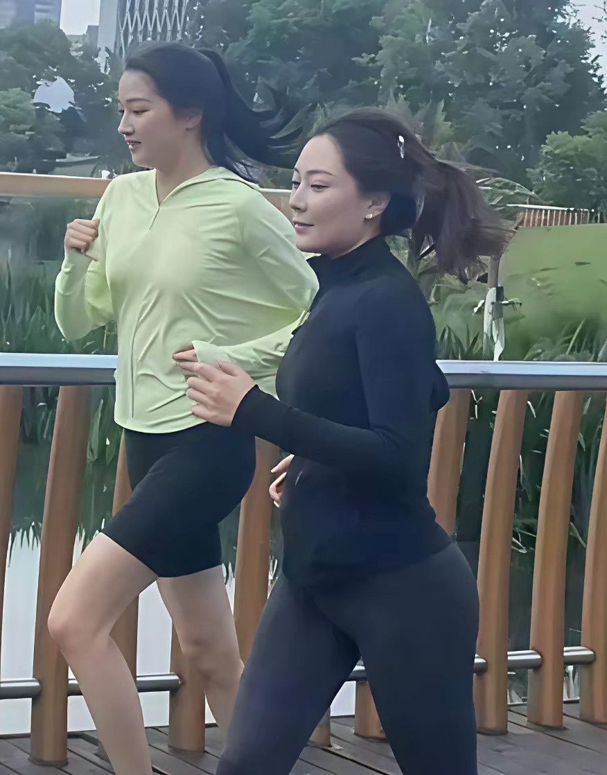 关晓彤穿短裤真的是另外一个人的灾难腿又长又直