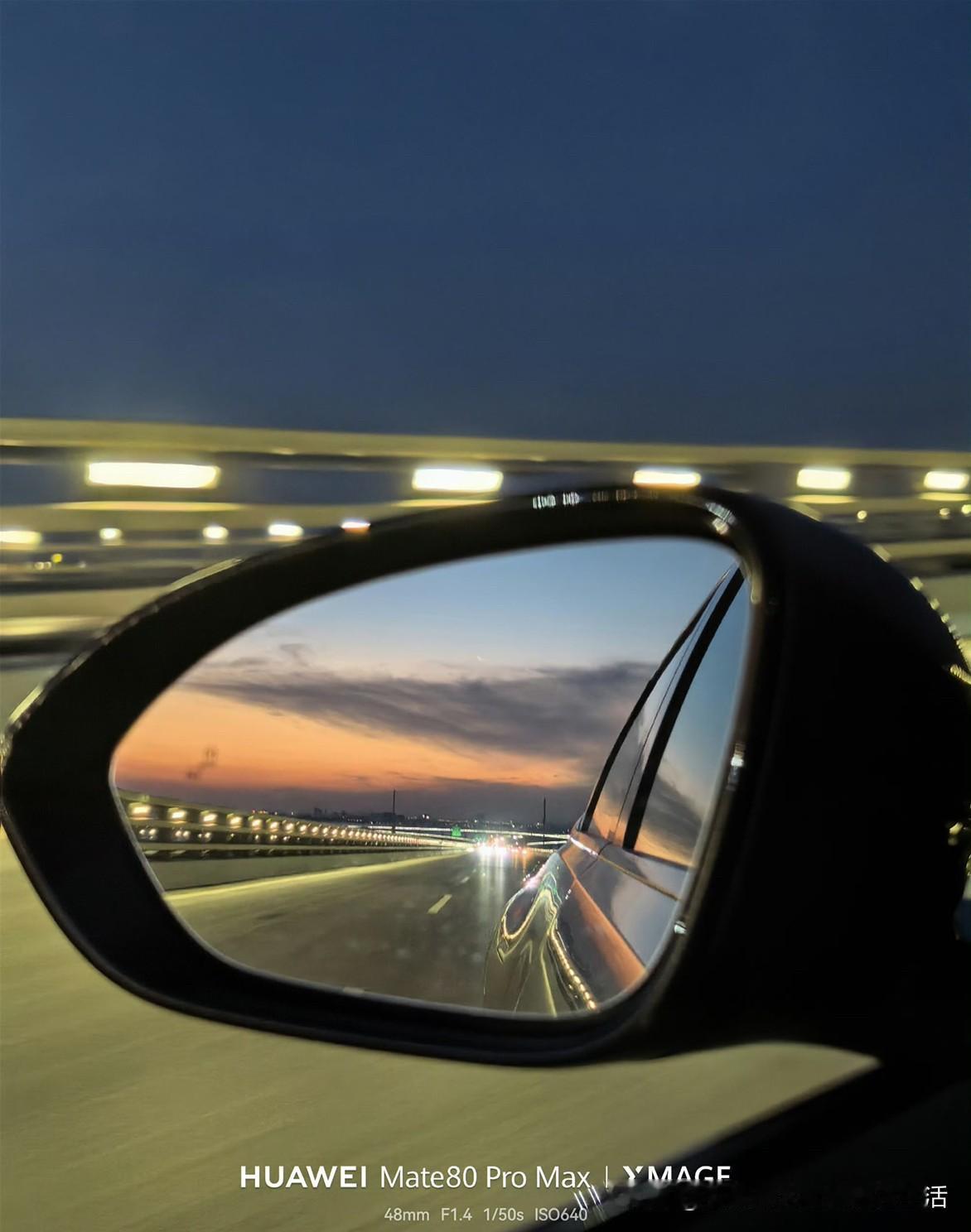 今晚开着日产N6跑了个长途，不愧是日产大沙发，坐着就是舒服，开了一个多小时也不觉