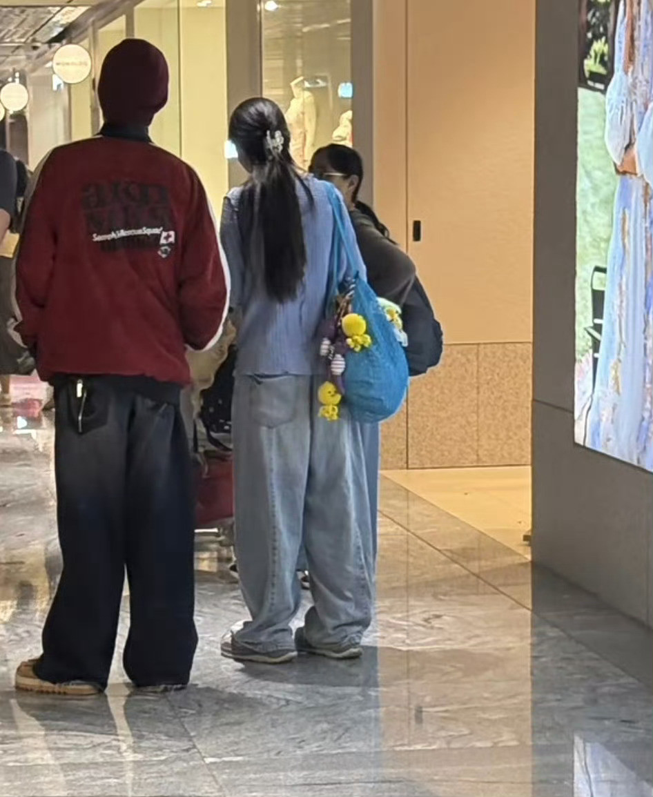 偶遇向佐郭碧婷带女儿买衣服，小公主一生下来就很幸福啊