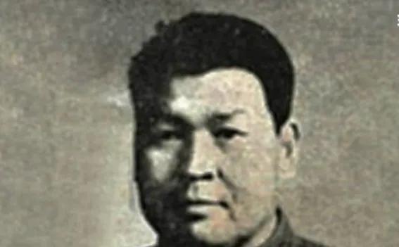 1972年，63军副军长余洪信因奸污妇女被查实，受到连降三级的处分，心生怨气，他
