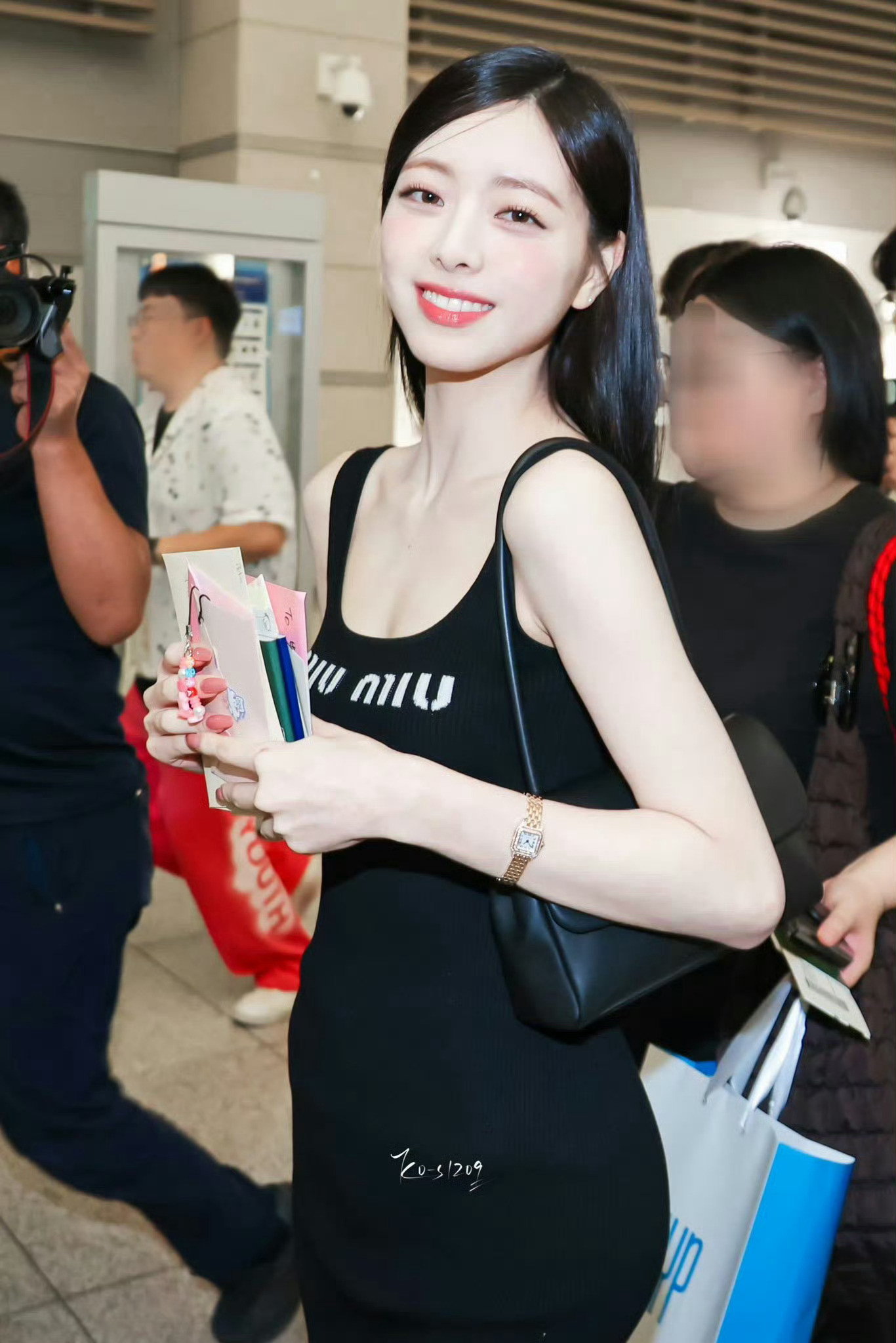 当年这一身MiuMiu的申有娜真的就是尤物代表（褒义🍑杏脸桃腮手指细细长长的