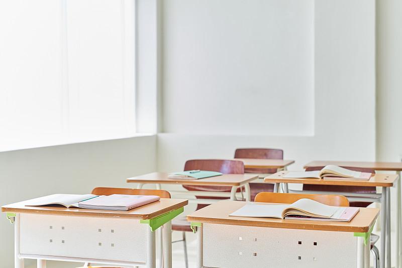 学生辅导资料到底该谁打印？费用学校该不该出？先说结论：该学校出，文件写得清清