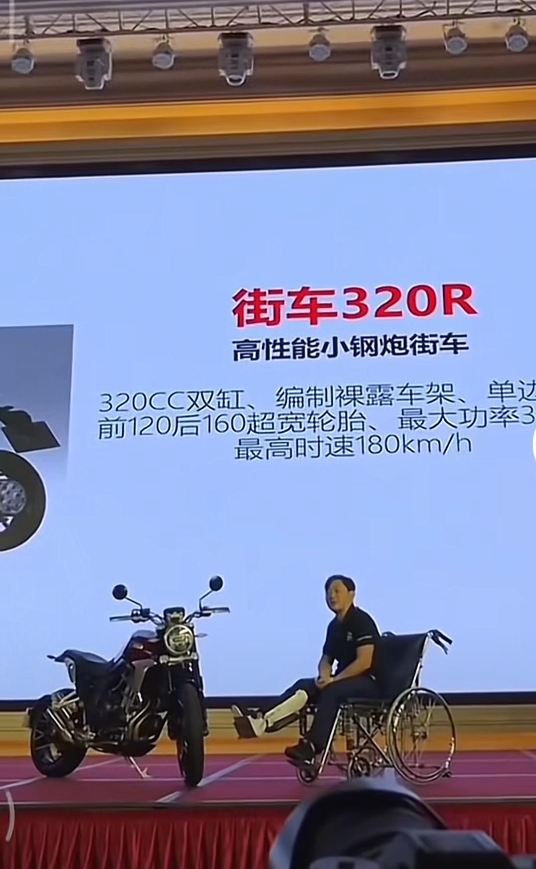 张雪为了测试摩托车的性能，是真敢对自己下狠手[捂脸哭]去年，张雪测试街车320