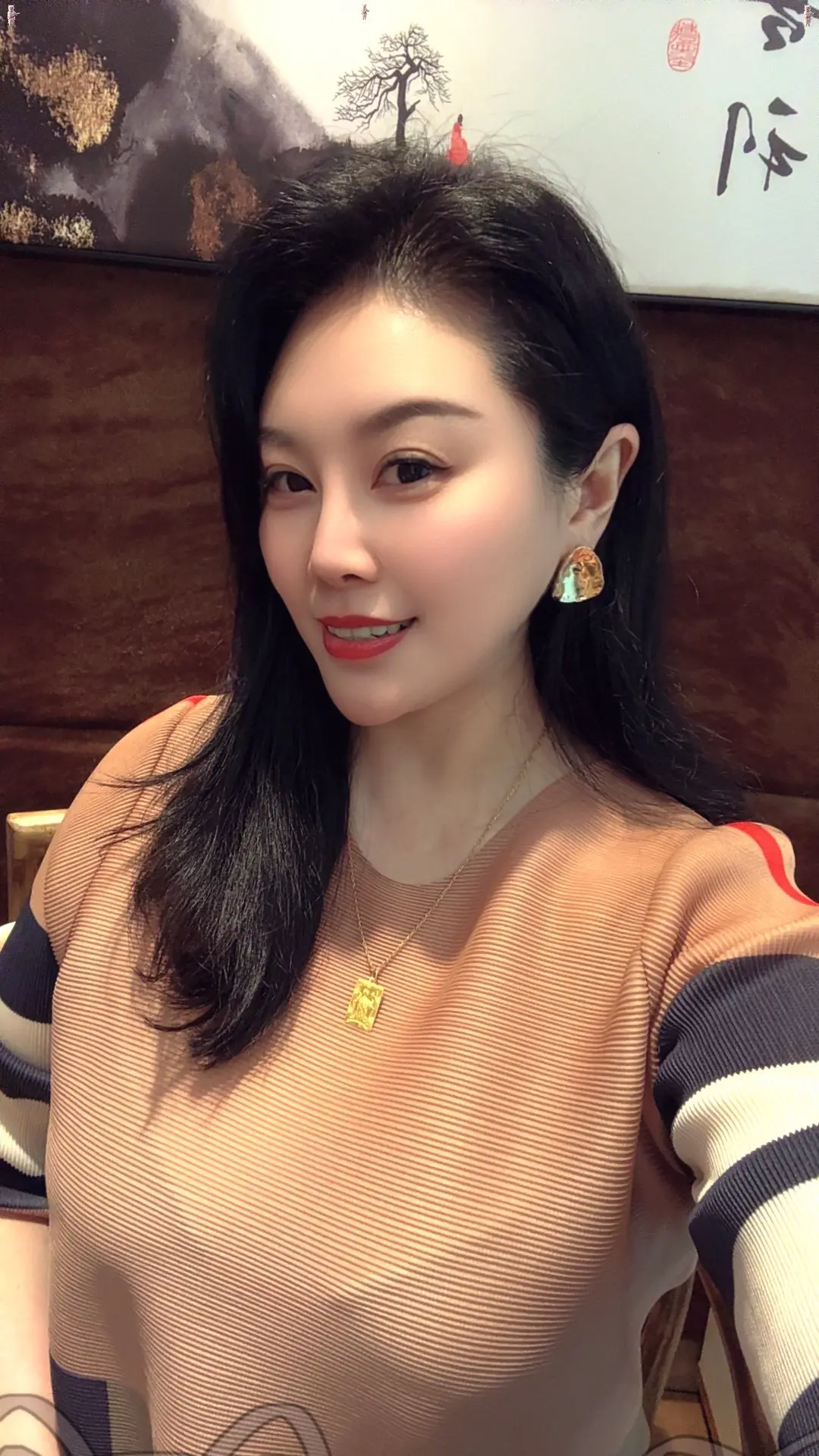 茶未添香 水先温凉 你说人间 苦乐一半尝 我笑太轻 你叹太傍 音律偷走...