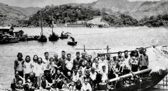 1960年3月，广东惠阳渔民苏就带决定带领全族逃港。为了掩人耳目，他把家族的两艘