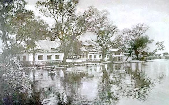 一九四六年三月间，鲁中军区副司令员王道来到济南，与故人何思源商谈解放区与蔣管区之
