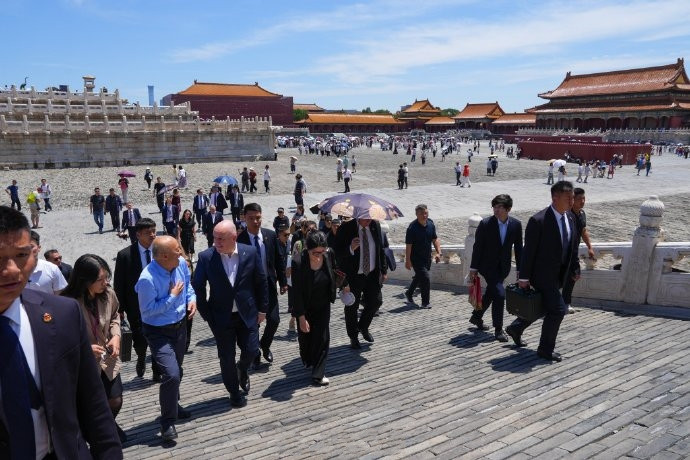 新西兰总理这几天一直在中国访问，据悉，新西兰总理卢克森于6月17日抵达中国，展
