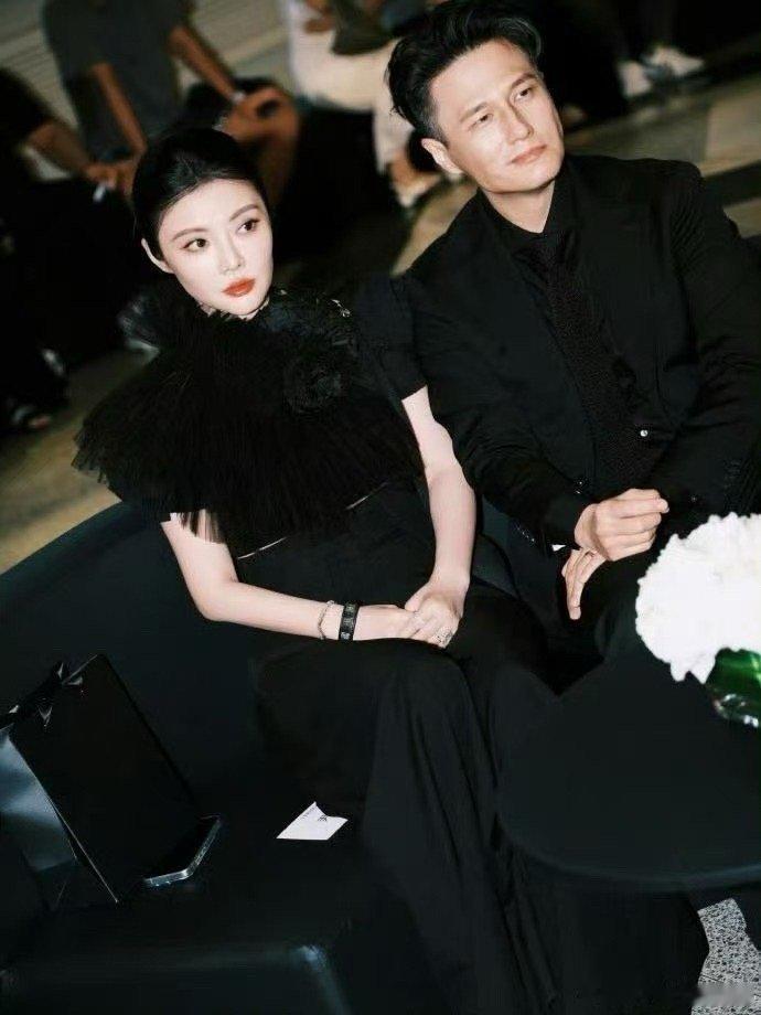 尹子维哈尔滨女婿甜度拉满！尹子维官宣哈尔滨女婿身份，与徐冬冬婚纱照惊艳曝光，