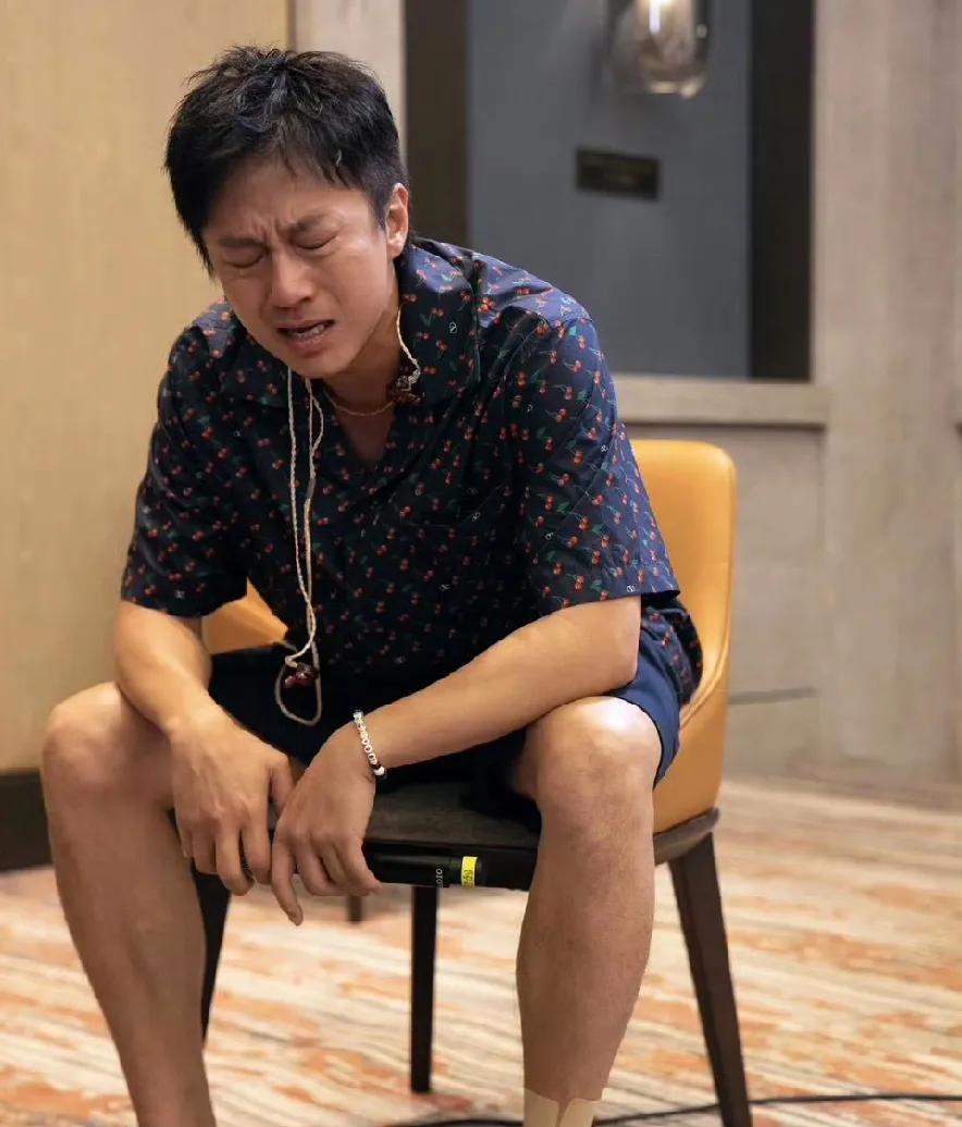 没想到平时看着搞笑的邓超居然这么感性，五哈综艺这一季也快结束了，大家准备办一个歌