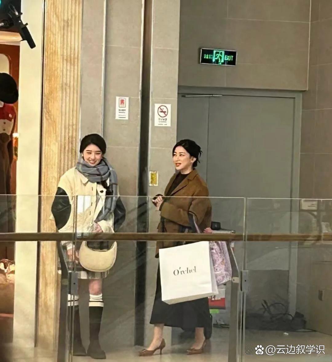 朱珠，个子不高身材有点儿发福了，本人没有电视上好看洋气，气质成熟不年轻，年龄感很重，感觉40上下的年