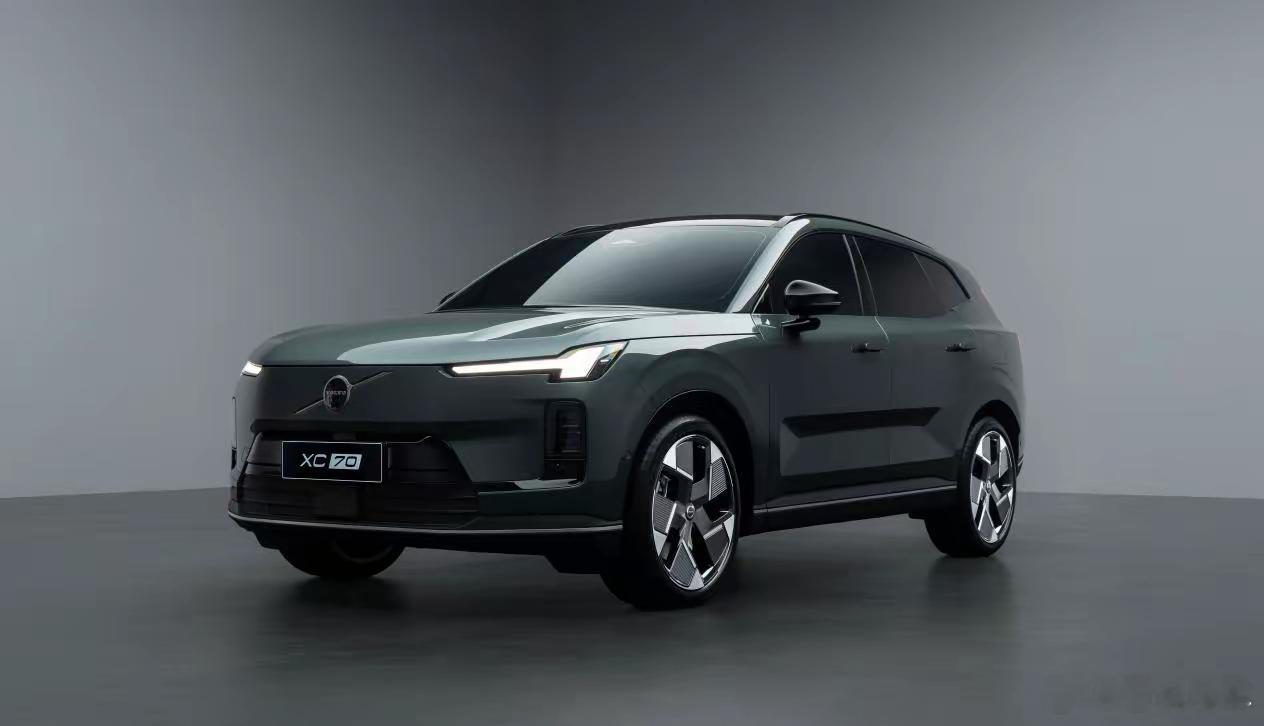 沃尔沃全新XC70以颠覆性姿态重塑豪华混动SUV标杆。基于SMA超级混动架构打造