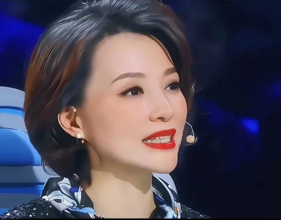 董卿:“我们睡过同一张床，喝过同一杯水，吃过同一碗饭，牵过彼此的手，搂过彼此