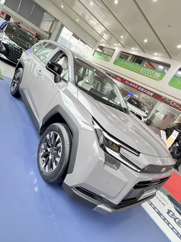 全球第六代RAV4荣放，都市越野我全都要🚗全球第六代RAV4荣放，多维度升级满足日常舒适通勤，与自