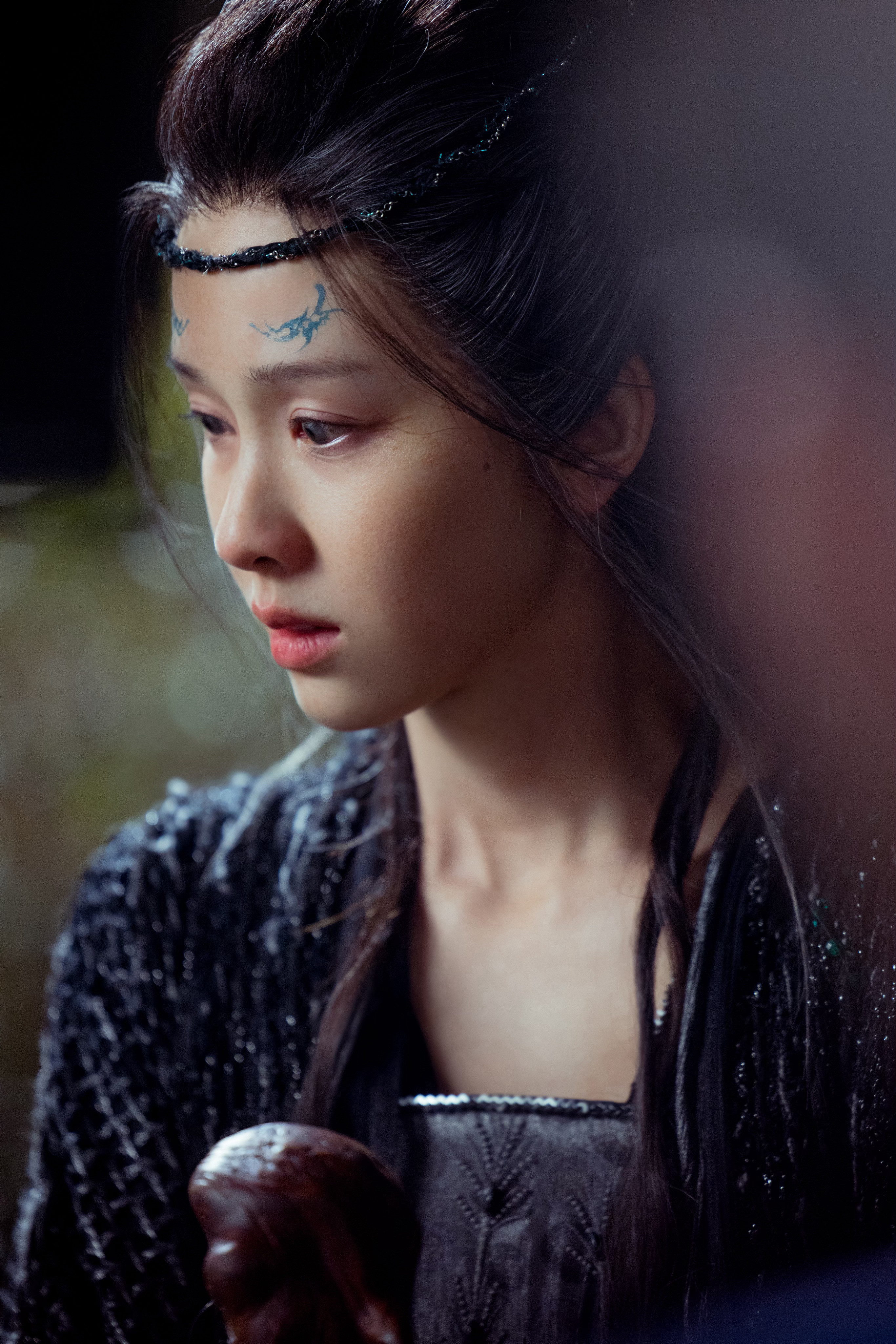 陈都灵雾妄言之有狸眼眸低垂，世界寸寸暗去。飞蛾扑火，也当义无反顾。陈都灵雾妄言