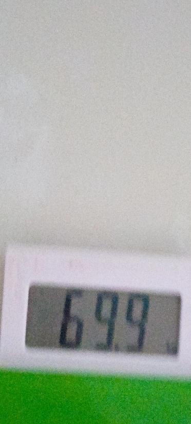 今天是减肥的第二十五天，昨天就吃了早餐，一天只吃了一顿饭。也是拼了，我这人一根