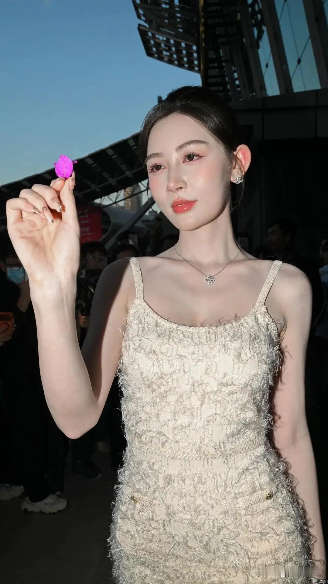 生活的疲惫，在香味的夜里揉碎。