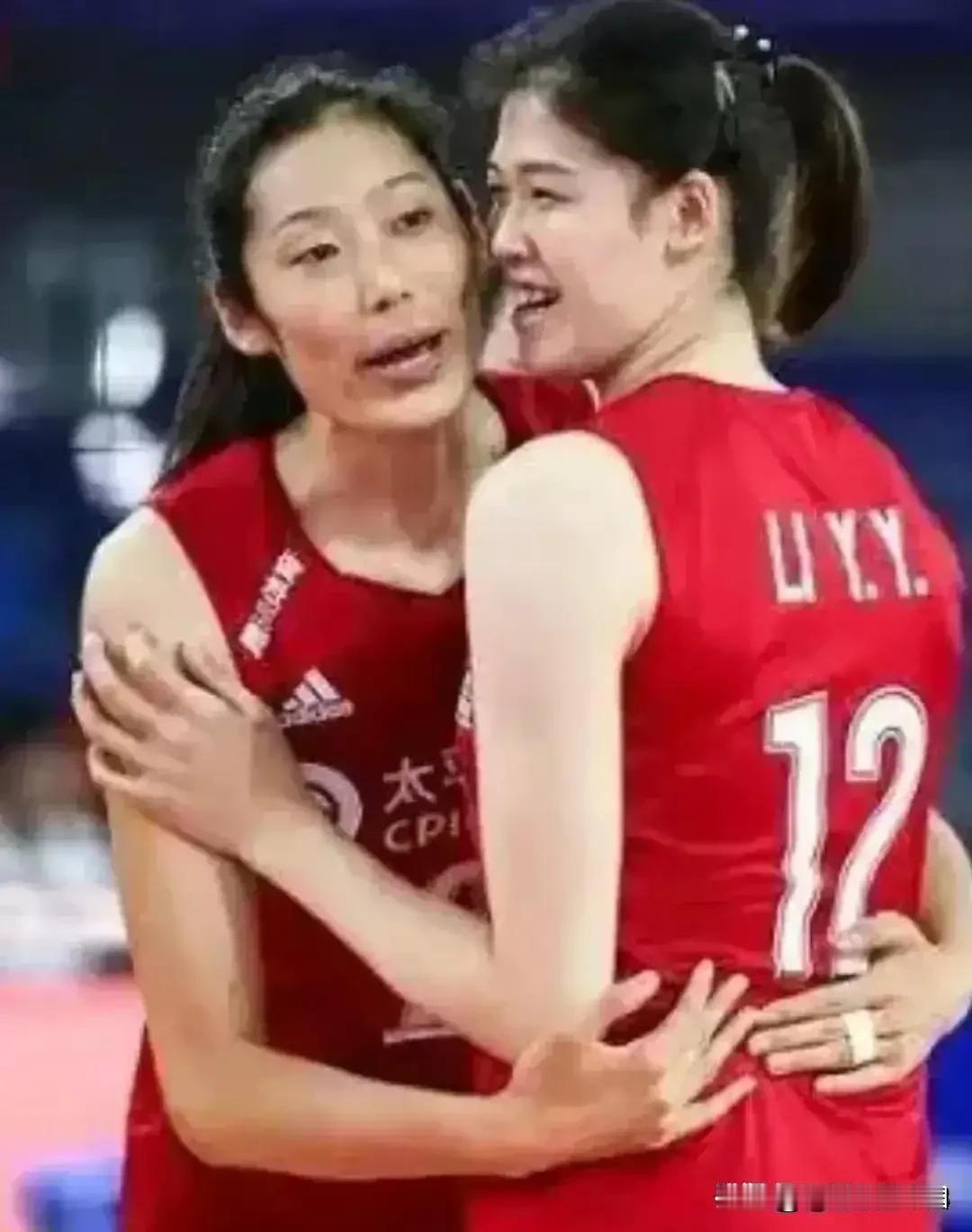 李盈莹的康复比朱婷困的的多。朱婷的手腕是肌腱急性损伤，所以只要手术成功，恢复功