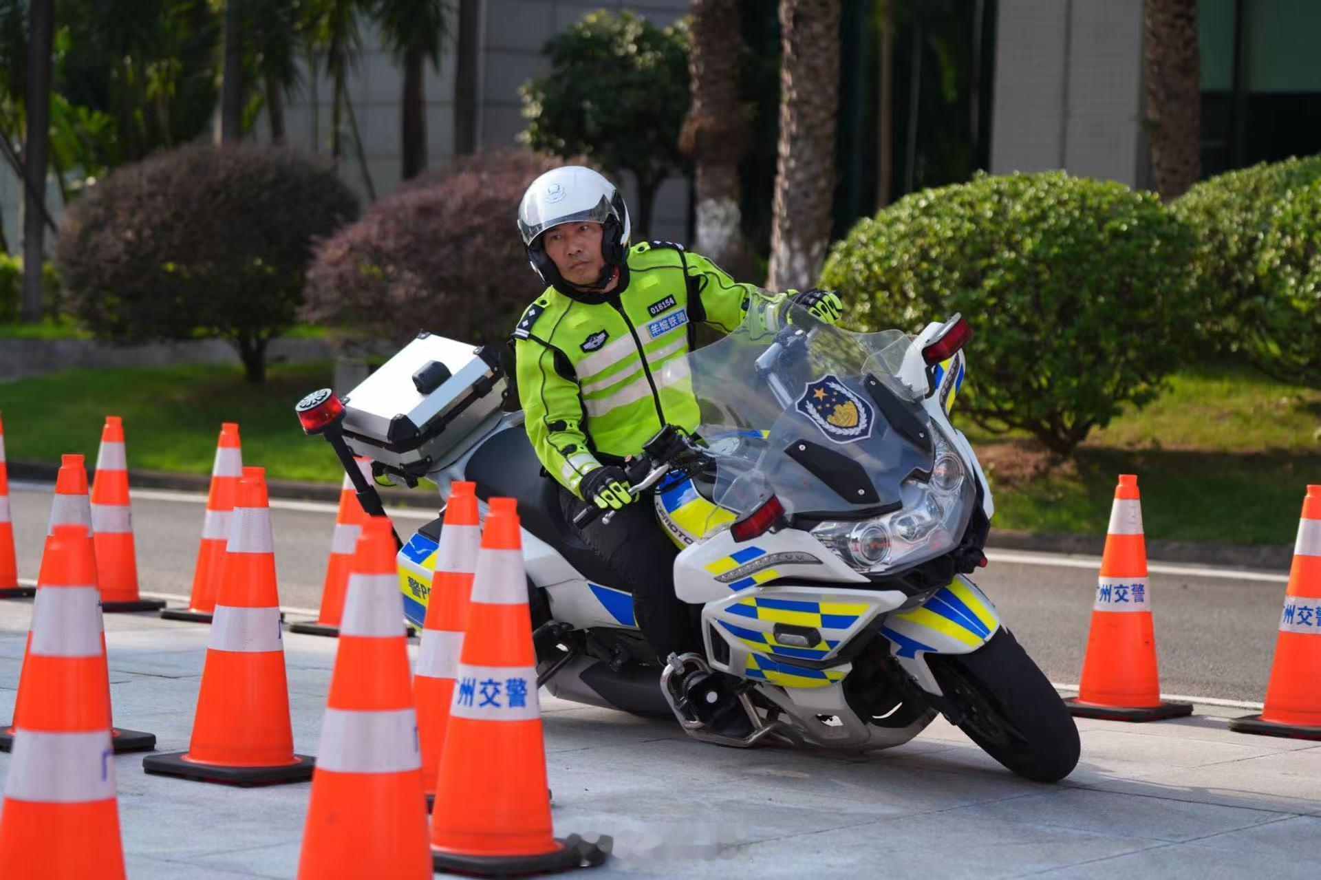 广州交警刻苦练车，誓要做违法电鸡克星